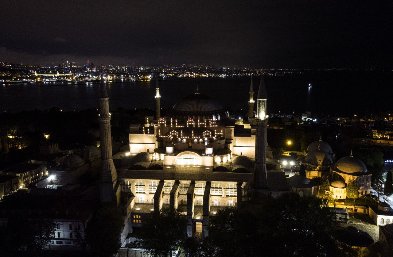 Ayasofya Camii mahya ile buluştu