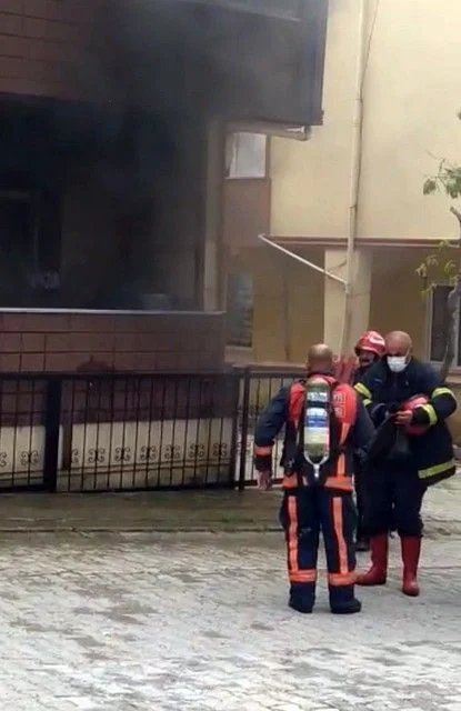 3 yaşındaki çocuk evi yaktı