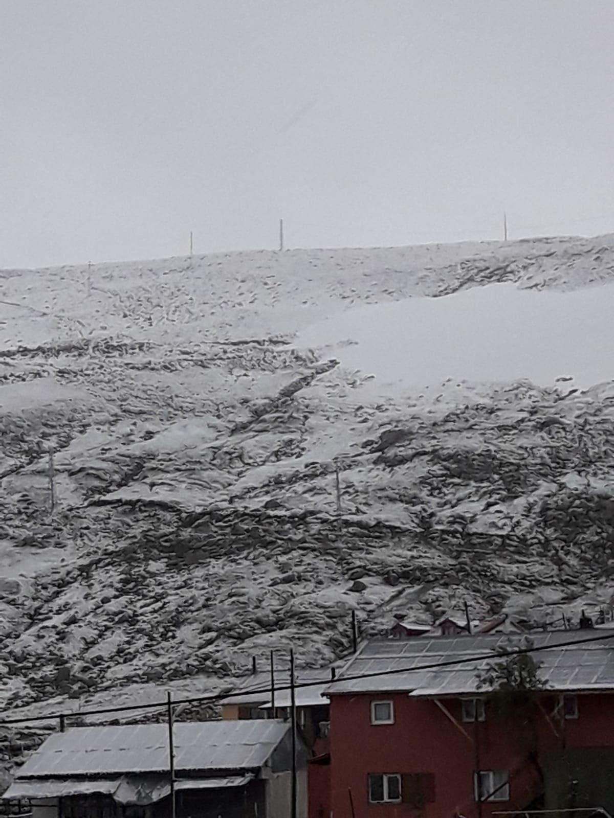 Karadeniz'e haziranda kar sürprizi