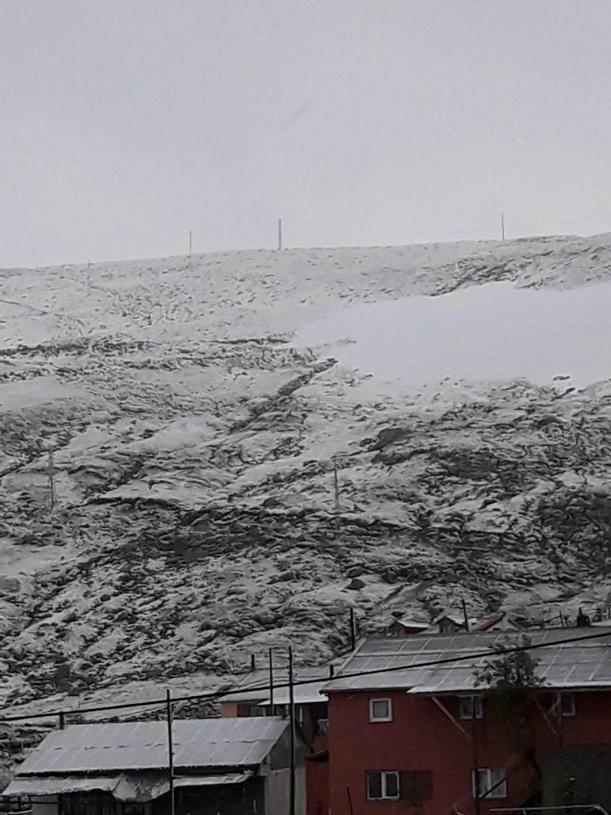 Karadeniz'e haziranda kar sürprizi