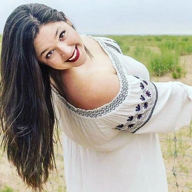 Tanımadığı insanlara sarılarak saatte 850 TL kazanıyor! Cinsel ilişki isteyen bile oluyor!