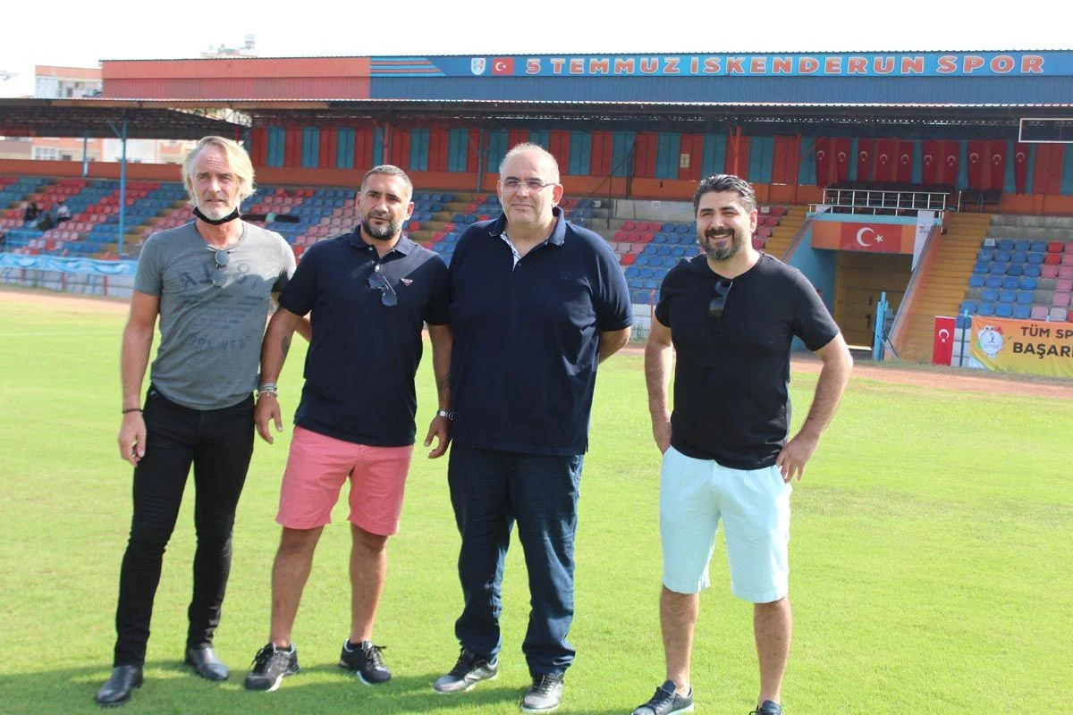 Jan Olde Riekerink ile Ümit Karan, İskenderun'da genç yetenekleri keşfediyor