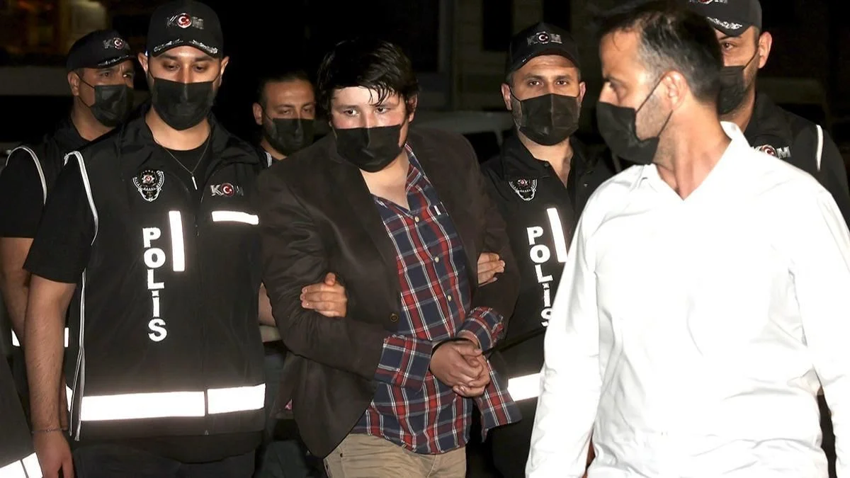 Tosuncuk'tan adliyede ilginç istek: Avukatları poşet poşet taşıdı!
