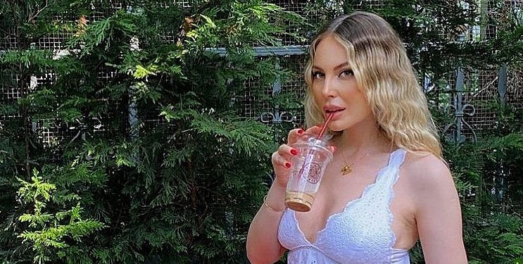 Hande Sarıoğlu estetiklerini tek tek itiraf etti! Büyüleyici fotoğraflarının altına yaptığı yorumlar olay oldu!