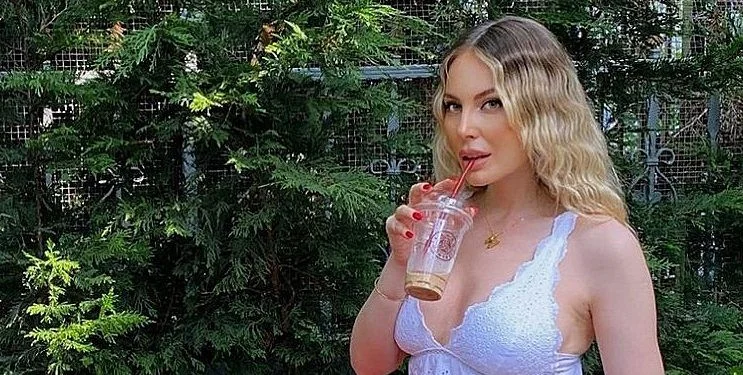 Hande Sarıoğlu estetiklerini tek tek itiraf etti! Büyüleyici fotoğraflarının altına yaptığı yorumlar olay oldu!