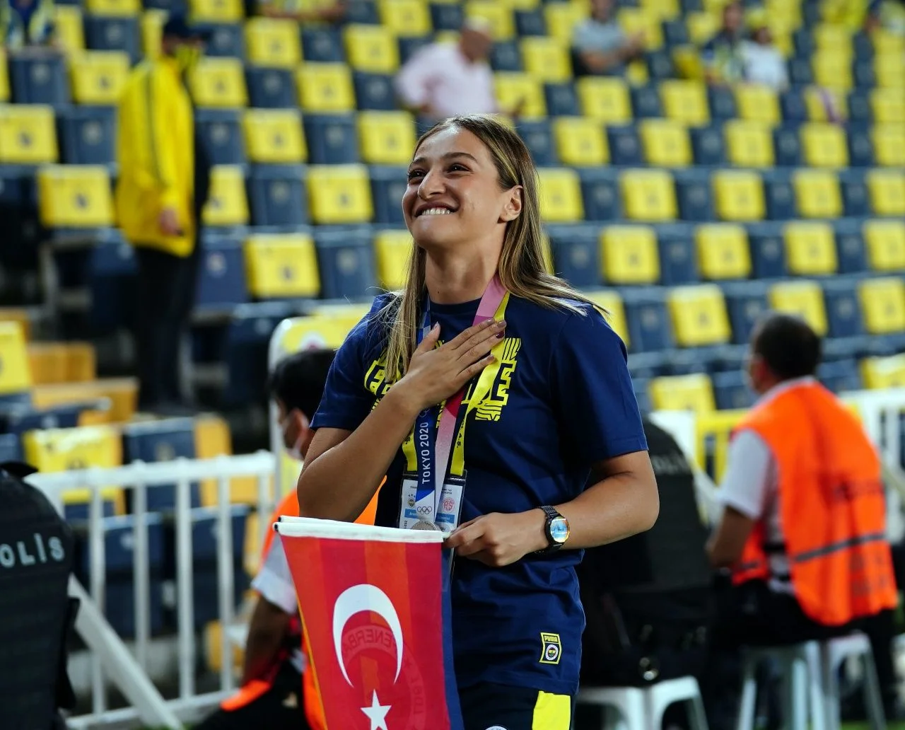 Buse Naz Çakıroğlu Kadıköy'de...