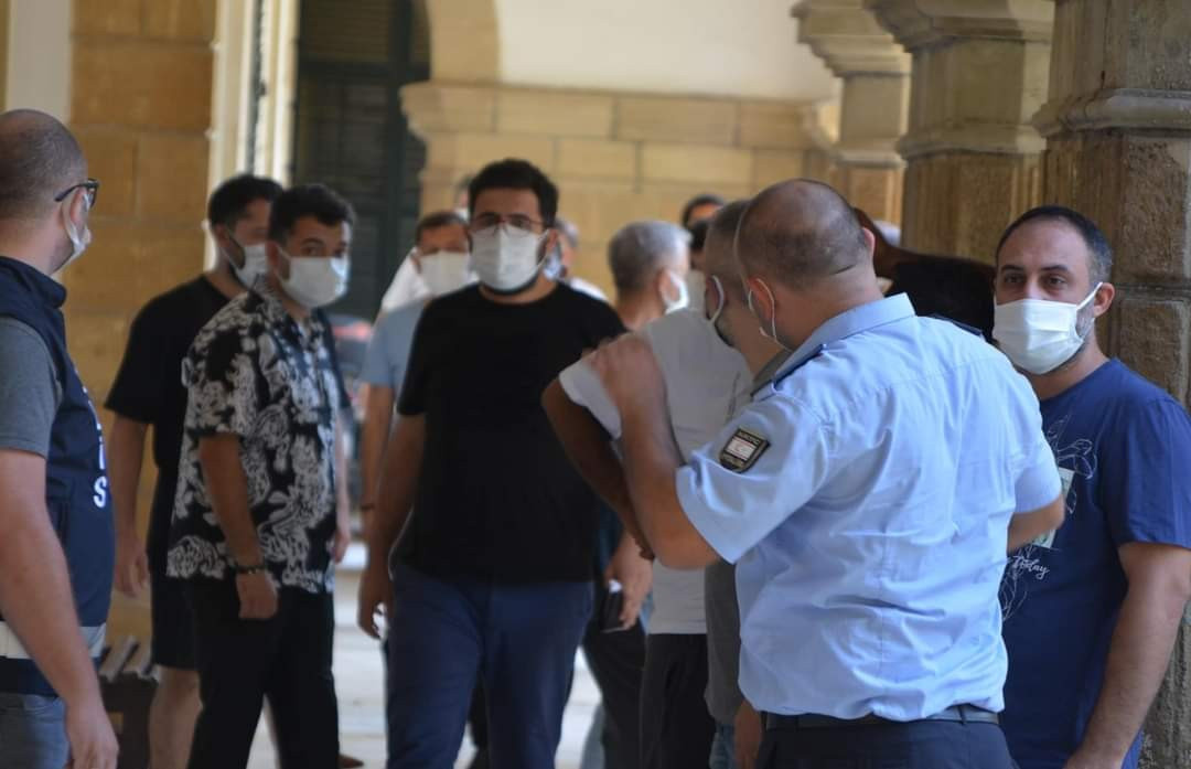 Bülent Ersoy’un ekibi KKTC’de mahkemeye çıktı
