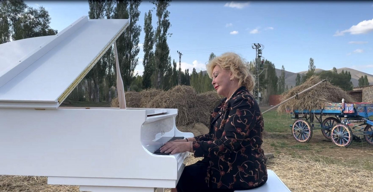 Ünlü piyanist Gülsin Onay'dan harmanda piyano resitali
