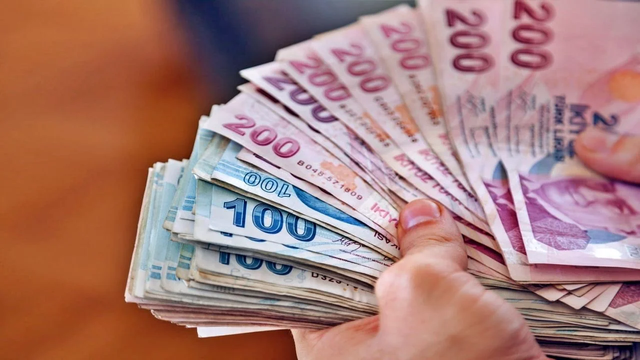 Borcu olan vatandaşlar dikkat: Yapılandırılan borçların ilk taksit ödemeleri için son gün! Mesai saatleri uzatıldı...