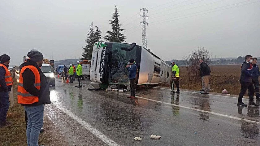 Türkiye güne felaketle uyandı! Amasya'da yolcu otobüsü devrildi! Ölü sayısı artıyor...