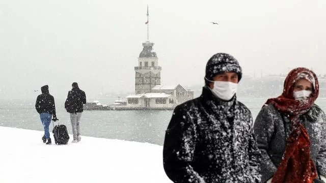 İstanbul'a mevsimin ilk karı yağdı! Kartpostallık görüntüler ortaya çıktı...
