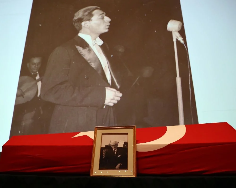 Devlet sanatçısı Prof. Dr. Alaeddin Yavaşca'ya acı veda... Gözyaşları  içinde son yolculuğuna uğurlandı