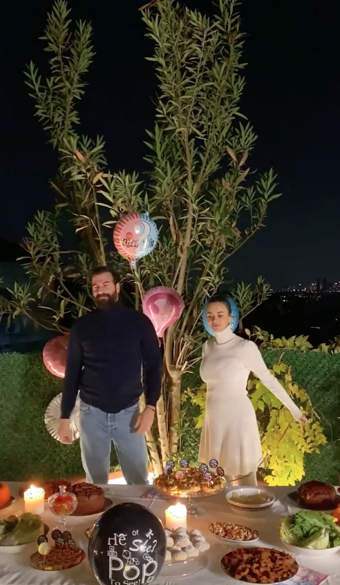 Cinsiyet partisi yaptılar... Hande Soral ve İsmail Demirci'nin bebeğinin cinsiyeti belli oldu
