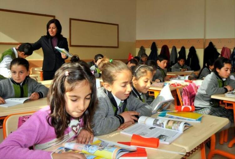 15 tatil erkene mi alındı, uzatılacak mı? Bakan Özer'den okullar kapanacak  iddialarına net cevap - Son Dakika Haberler