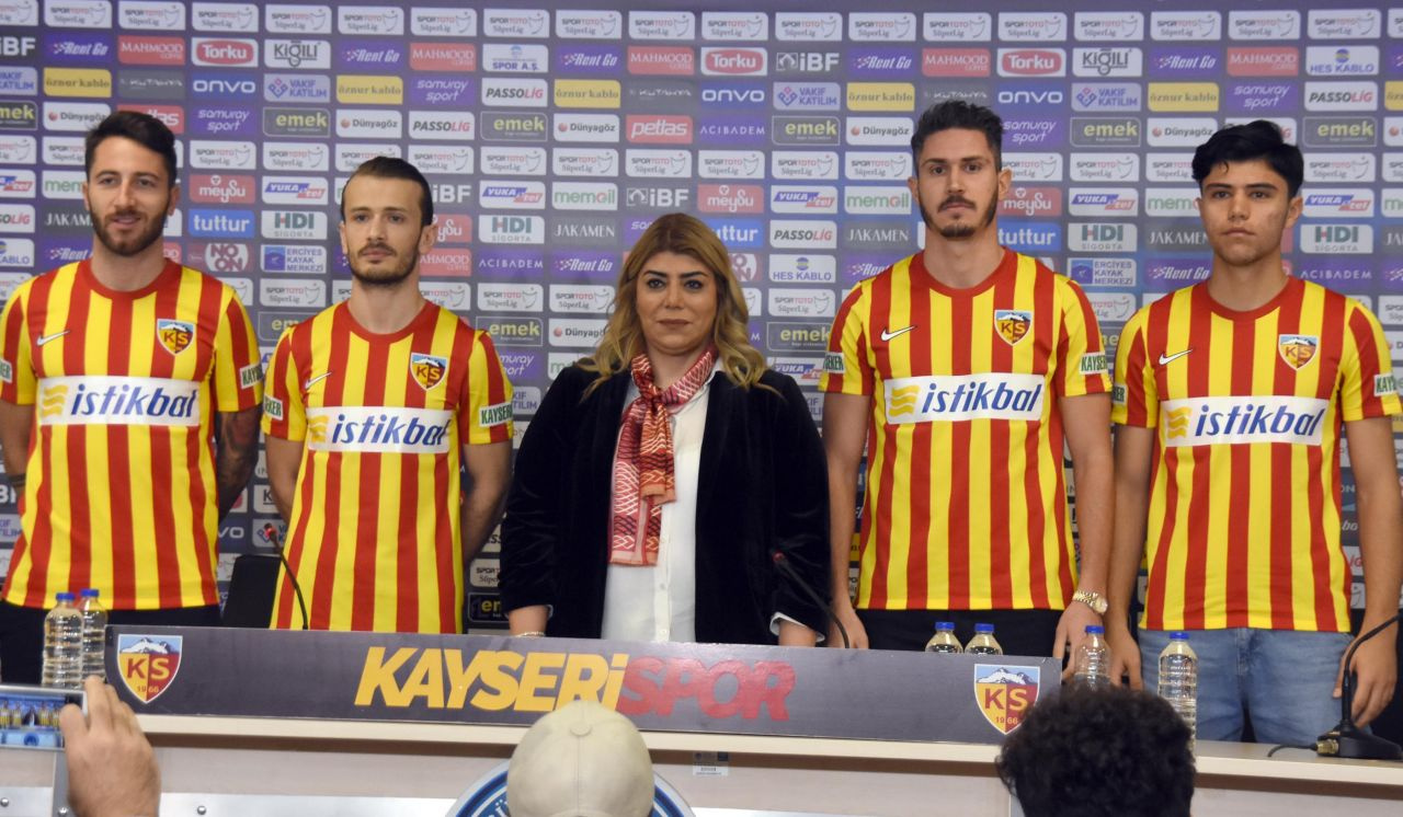 Kayserispor'da Andrea Bertolacci, Abdulkadir Parmak, Mert Çetin ve Arif Kocaman için imza töreni