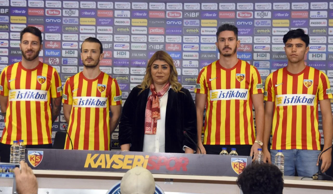 Kayserispor'da Andrea Bertolacci, Abdulkadir Parmak, Mert Çetin ve Arif Kocaman için imza töreni