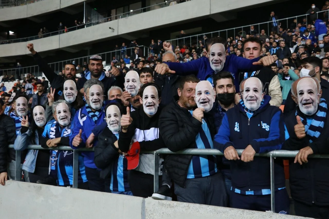 Cezalı başkan Murat Sancak'ın stat otoparkındaki çadırda maç keyfi!