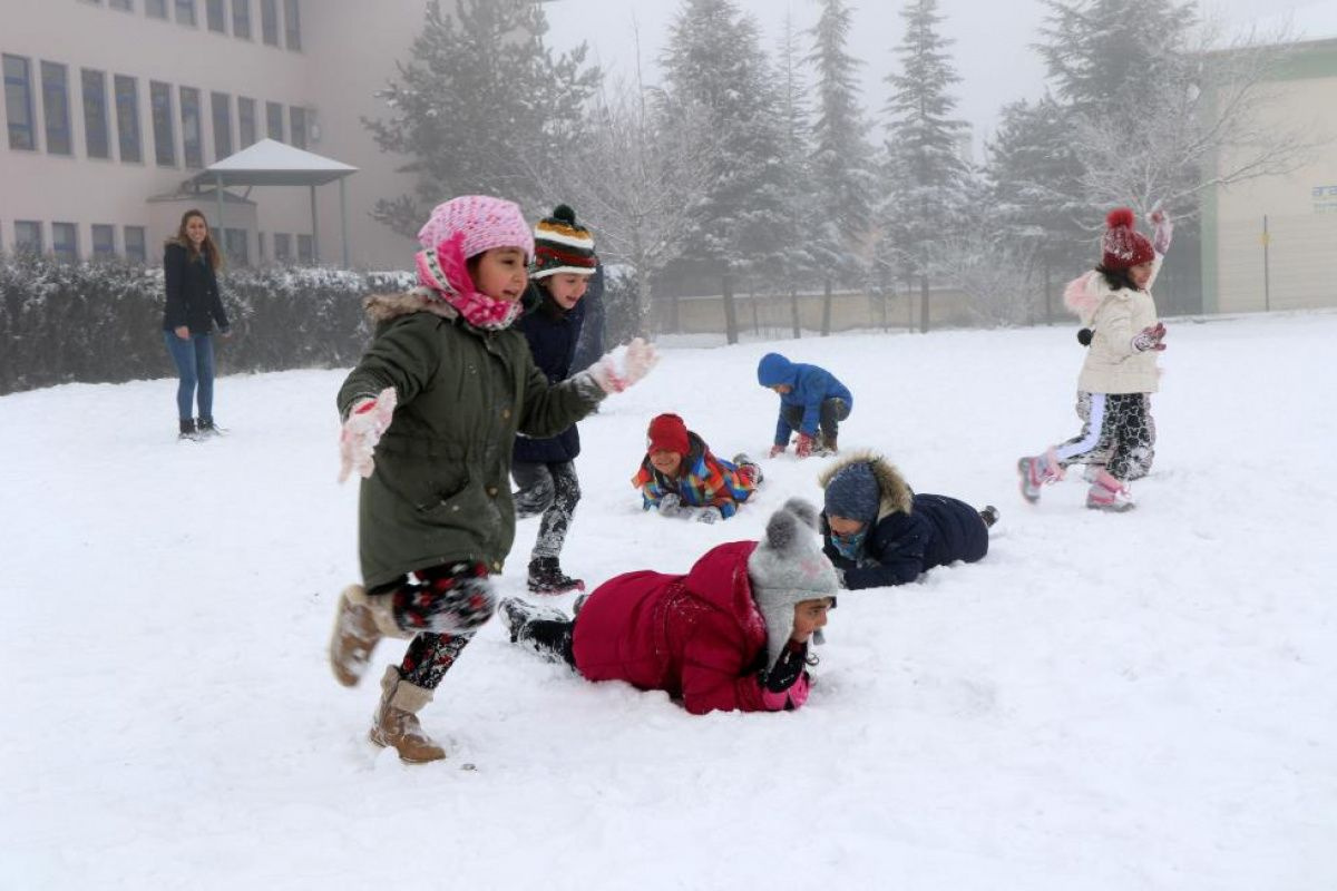 Baharı beklerken kar geldi: 9 ilde okullar tatil edildi!