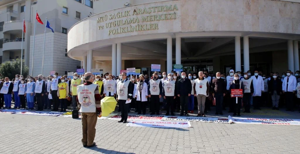Sağlık çalışanları grevde
