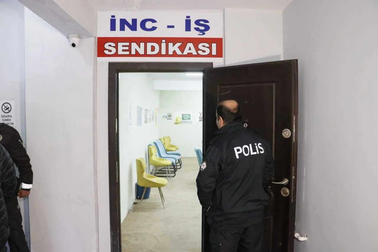 Sendika binasına kumar baskını!