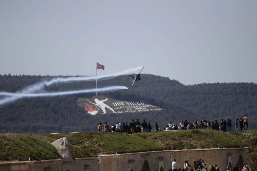 SOLOTÜRK Çanakkale'de 23 Nisan çocuklarını büyüledi!