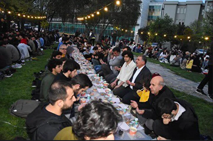 İTÜ'de öğrenciler iftarda bir araya geldi