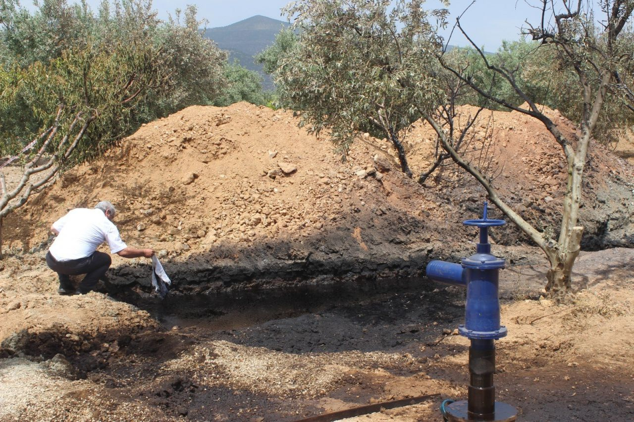 Manisa'da ‘Petrol Kralları’ filmini aratmayan olay: Sondajdan petrole benzer siyah bir sıvı çıktı