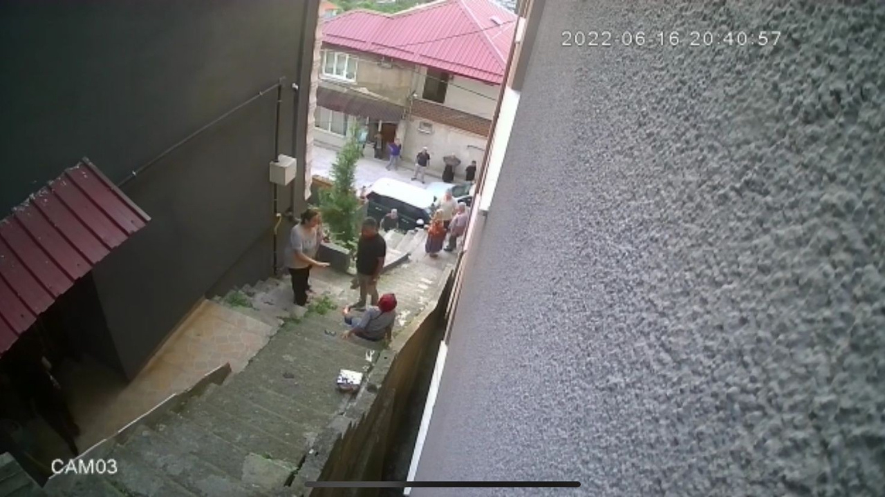 Merdivende pusu kurup yengesine kurşun yağdırdı! Sonrasında yeğeni tarafından bıçaklandı