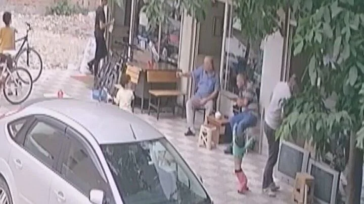Küçük kız balkondan Ruhi Aşçı'nın üstüne düştü: 'Orada olmam bir mucizeydi'