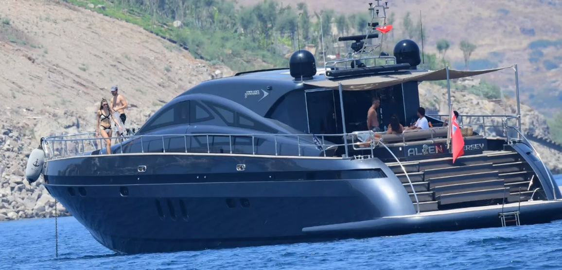 Hakan Sabancı'nın Bodrum'daki 'aşk teknesi' battı! Birden sulara gömüldü