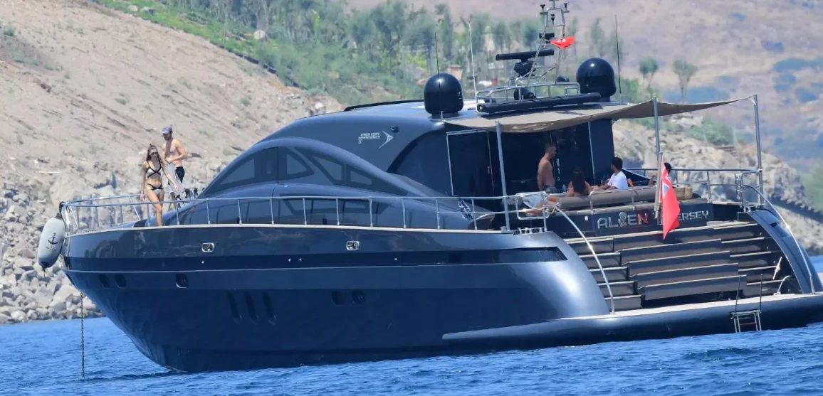 Hakan Sabancı'nın Bodrum'daki 'aşk teknesi' battı! Birden sulara gömüldü