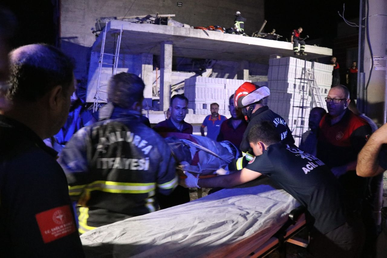 İnşaat çöktü, molozların altında kalan 3 işçi kurtarıldı