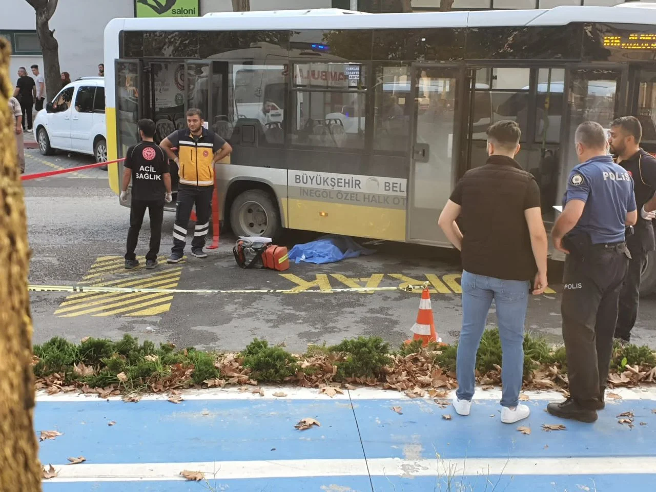 Halk otobüsü 8 yaşındaki çocuğa çarpıp, üzerinden geçti