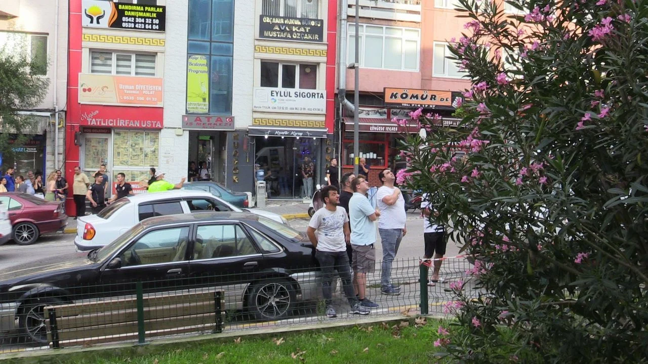 İnşaat halindeki binadan atlamak istedi, 3 saatte ikna edildi