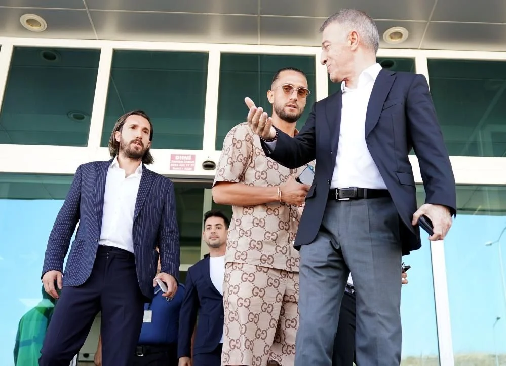 Dönüşü olay oldu! Trabzonsporlu Yusuf Yazıcı'ya "Çıkar elini cebinden" tepkisi