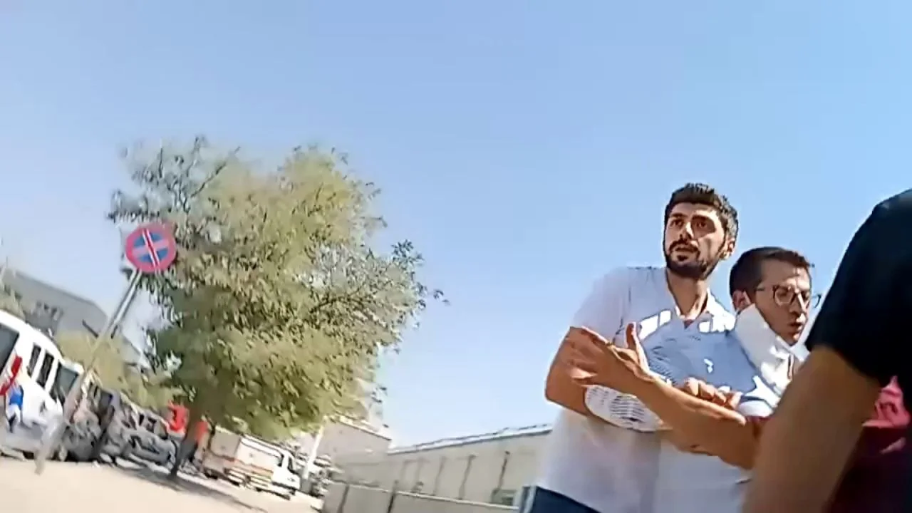 İHA muhabirinin canlı yayında zor anları: Önce dövdüler sonra gasp ettiler!