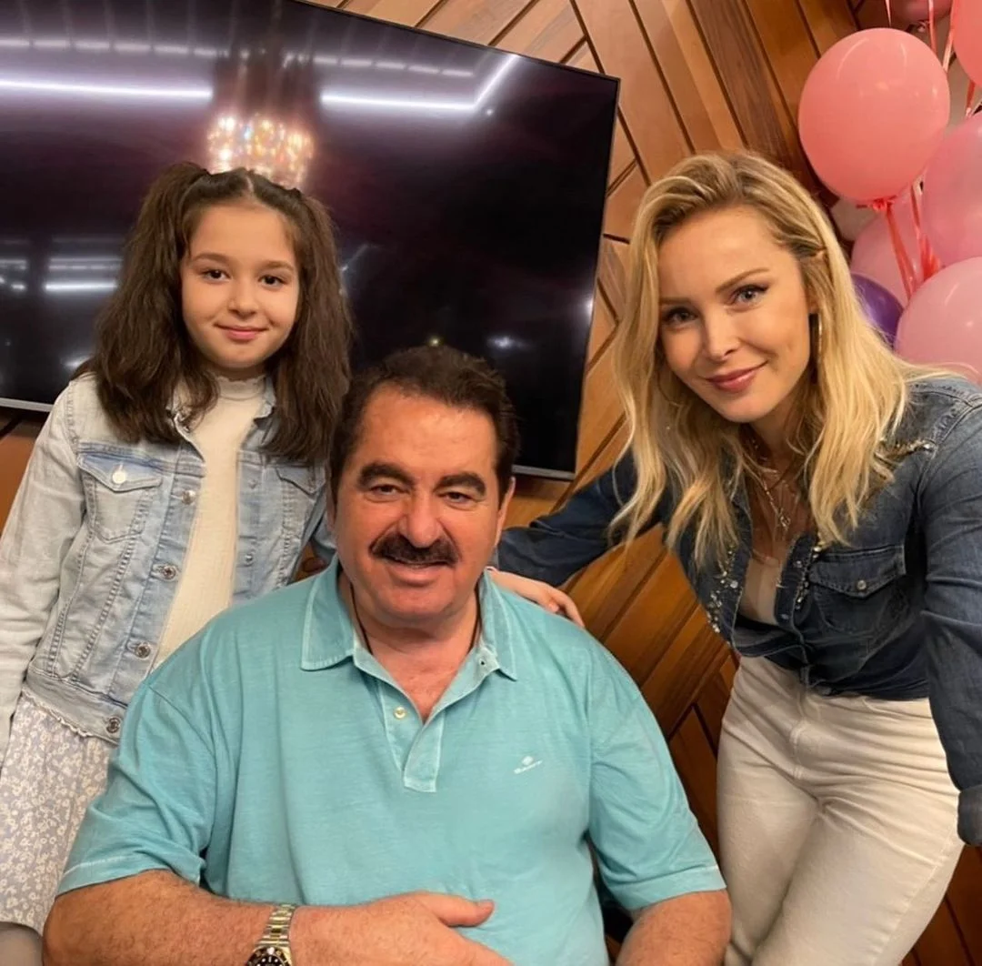 İbrahim Tatlıses'in eski eşi Ayşegül Yıldız'dan iddialı pozlar... Düzgün fiziğiyle mankenlere taş çıkarttı