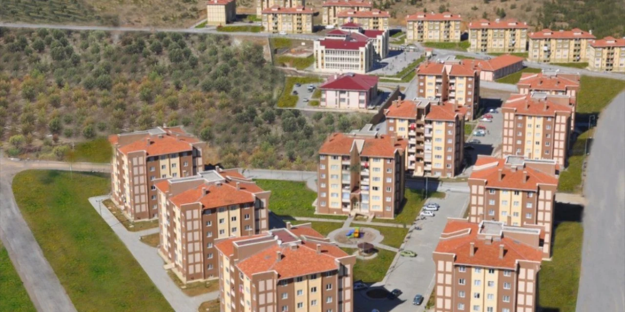 Bakan Kurum, TOKİ arsa ödeme planını ve orta gelirli aileler için konut projesi tarihini açıkladı