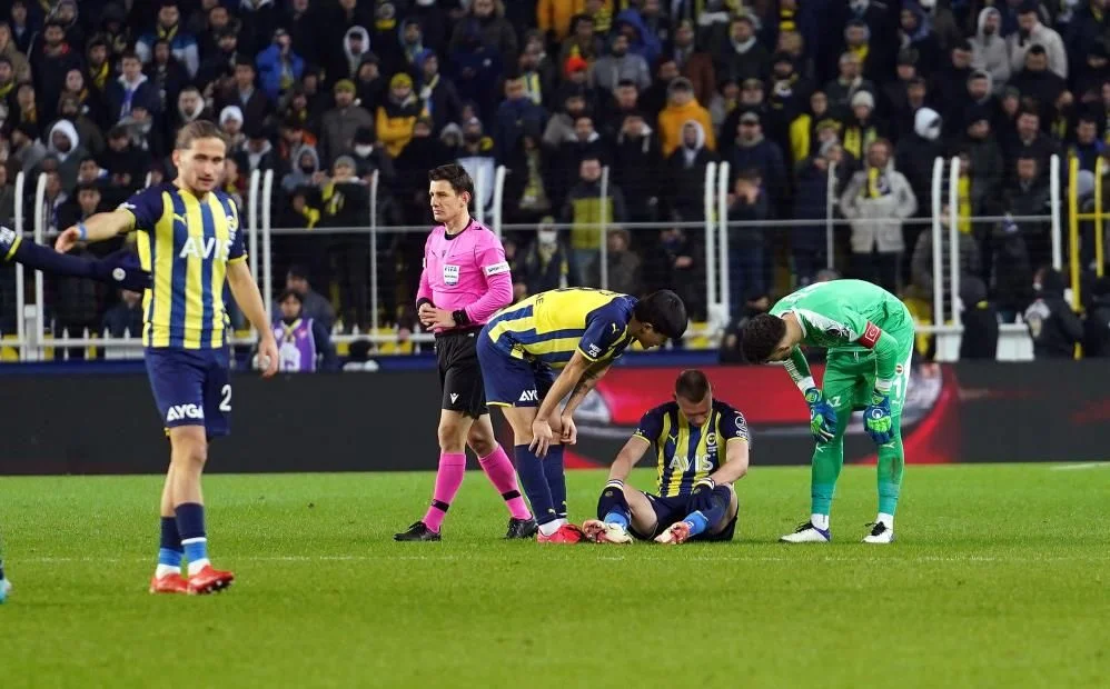 Jorge Jesus'tan Altay Bayındır kararı