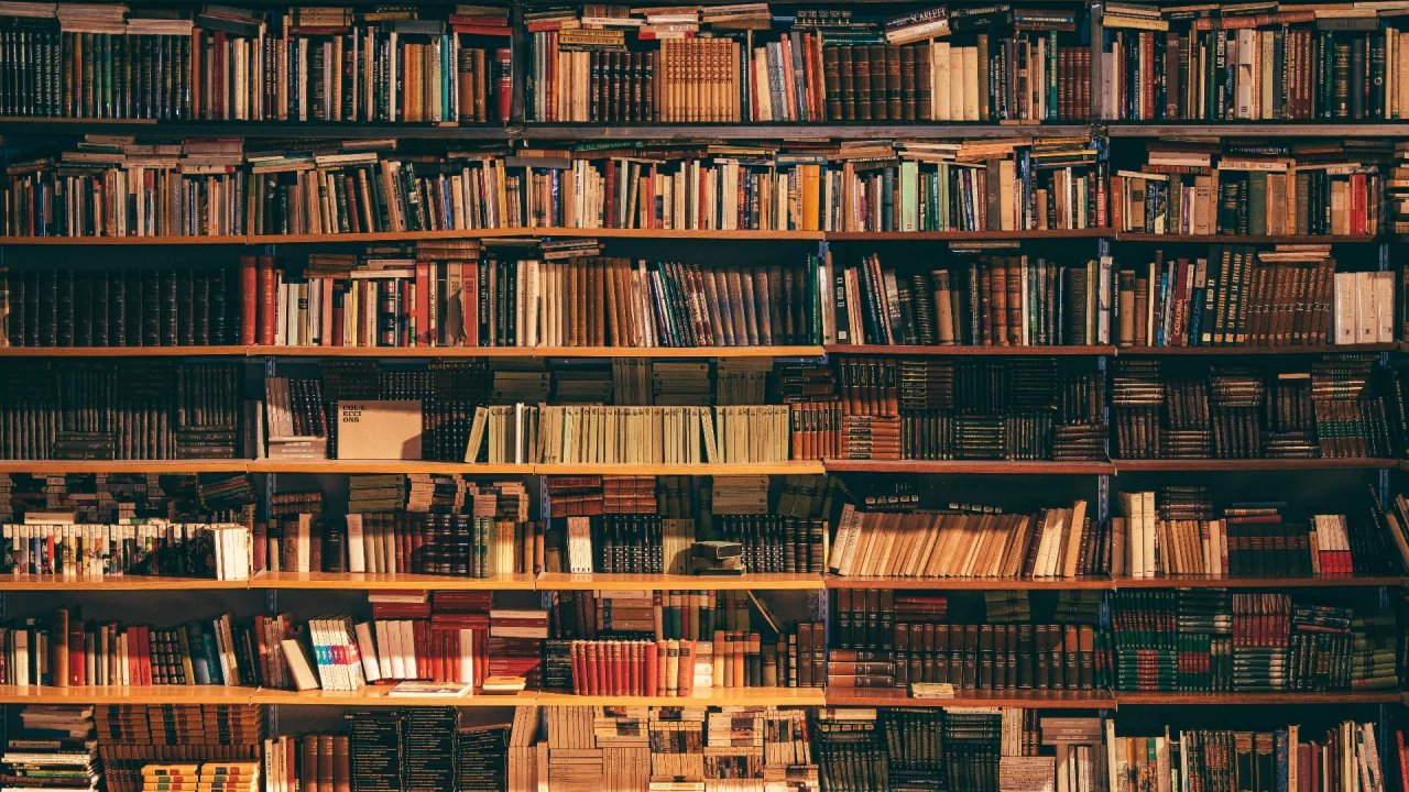Tatile gidemeyenler üzülmesin! Evde oturduğunuz yerden sizi bambaşka diyarlara sürükleyecek 10 kitap