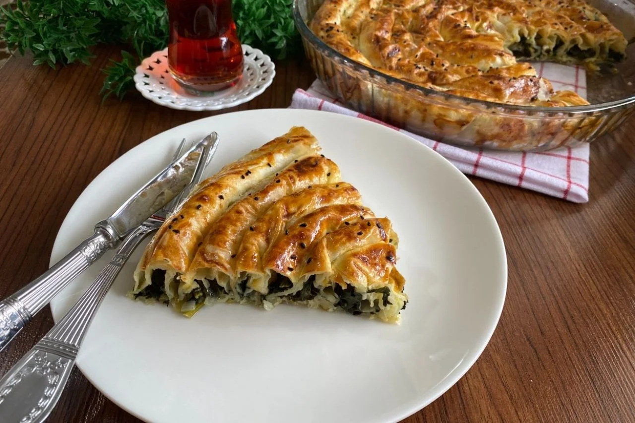 Ispanak yemeyenler bile ıspanağı yedirecek börek! Ispanaklı börek tarifi: Ispanaklı börek nasıl yapılır