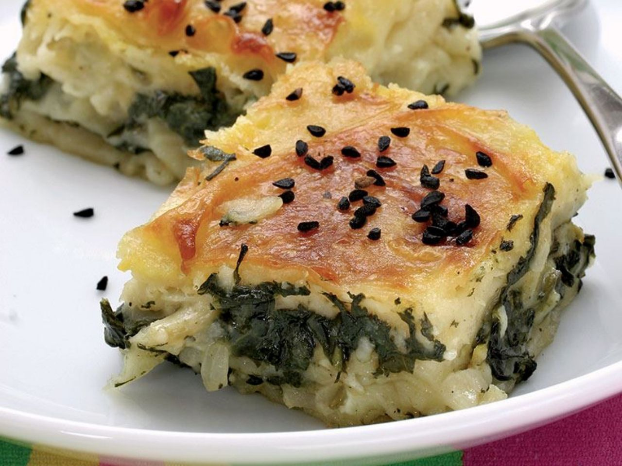 Ispanak yemeyenler bile ıspanağı yedirecek börek! Ispanaklı börek tarifi: Ispanaklı börek nasıl yapılır