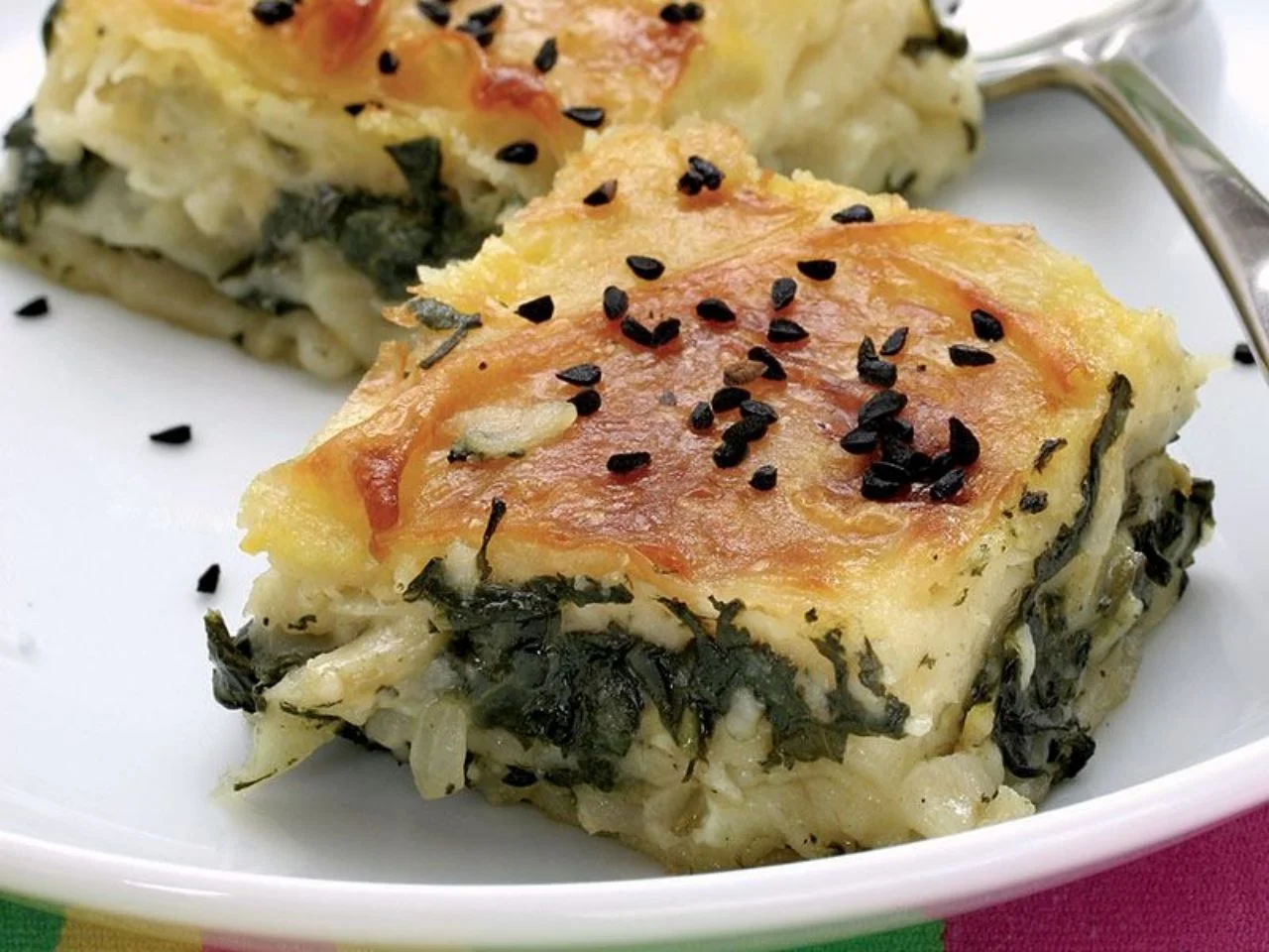 Ispanak yemeyenler bile ıspanağı yedirecek börek! Ispanaklı börek tarifi: Ispanaklı börek nasıl yapılır
