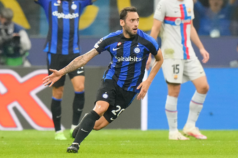 Hakan Çalhanoğlu yeni sözleşmeyi konuştu: Beni aramasını bekliyorum...