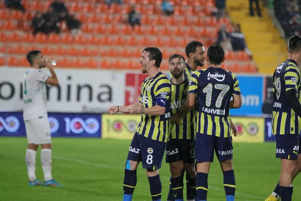 İrfan Can Kahveci'ye Kıvanç Tatlıtuğ göndermesi