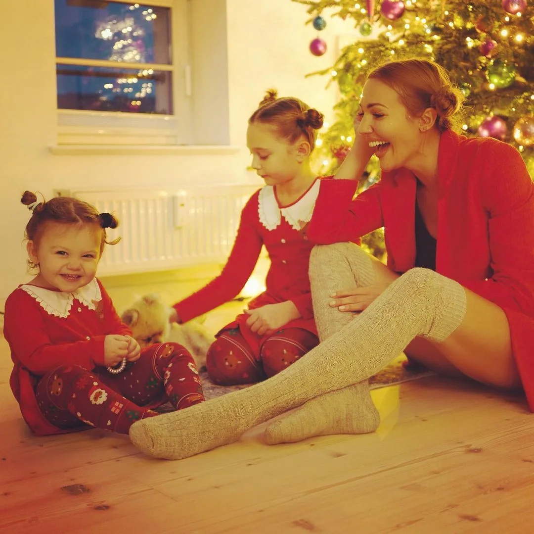Meryem Uzerli ve kızları Lara Jemine ile Lily Koi'den yılbaşı pozları