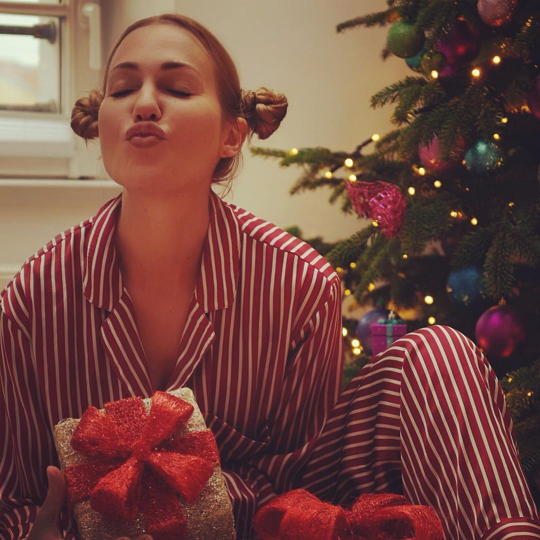 Meryem Uzerli ve kızları Lara Jemine ile Lily Koi'den yılbaşı pozları