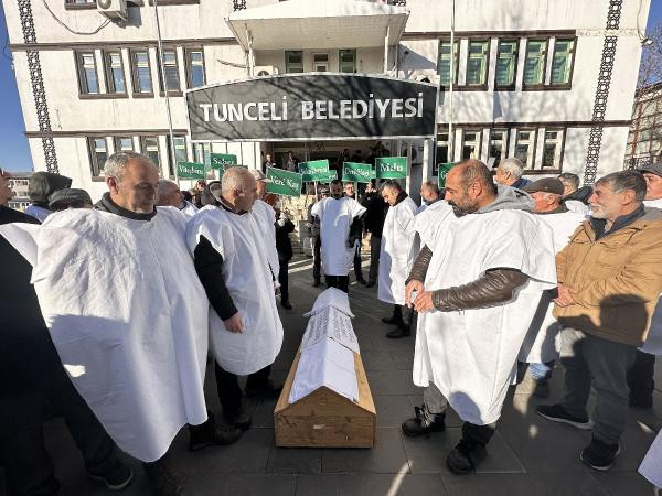 Köylülerden Tunceli Belediyesi'ne kefenli protesto! - Resim : 3