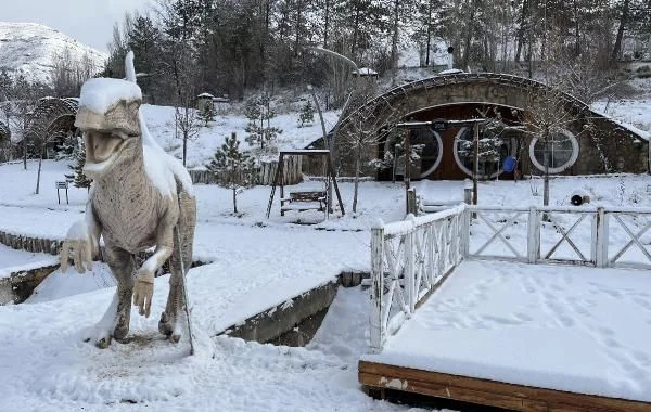 Sivas'ta ulaşıma kar engeli! 105 yerleşim yeri yolu kapandı