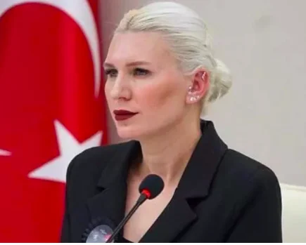 Sosyal medya trolleri allayıp pulladı! İşte çakma Targaryen'in yolsuzlukları...